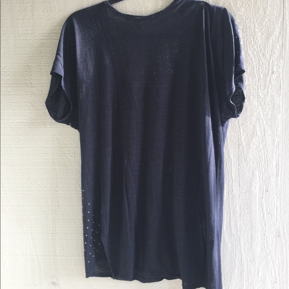 Black and Gold not so Basic Tee - Picture 3 of 3